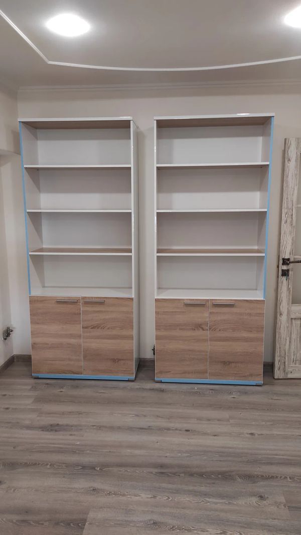 Built-in white shelving
