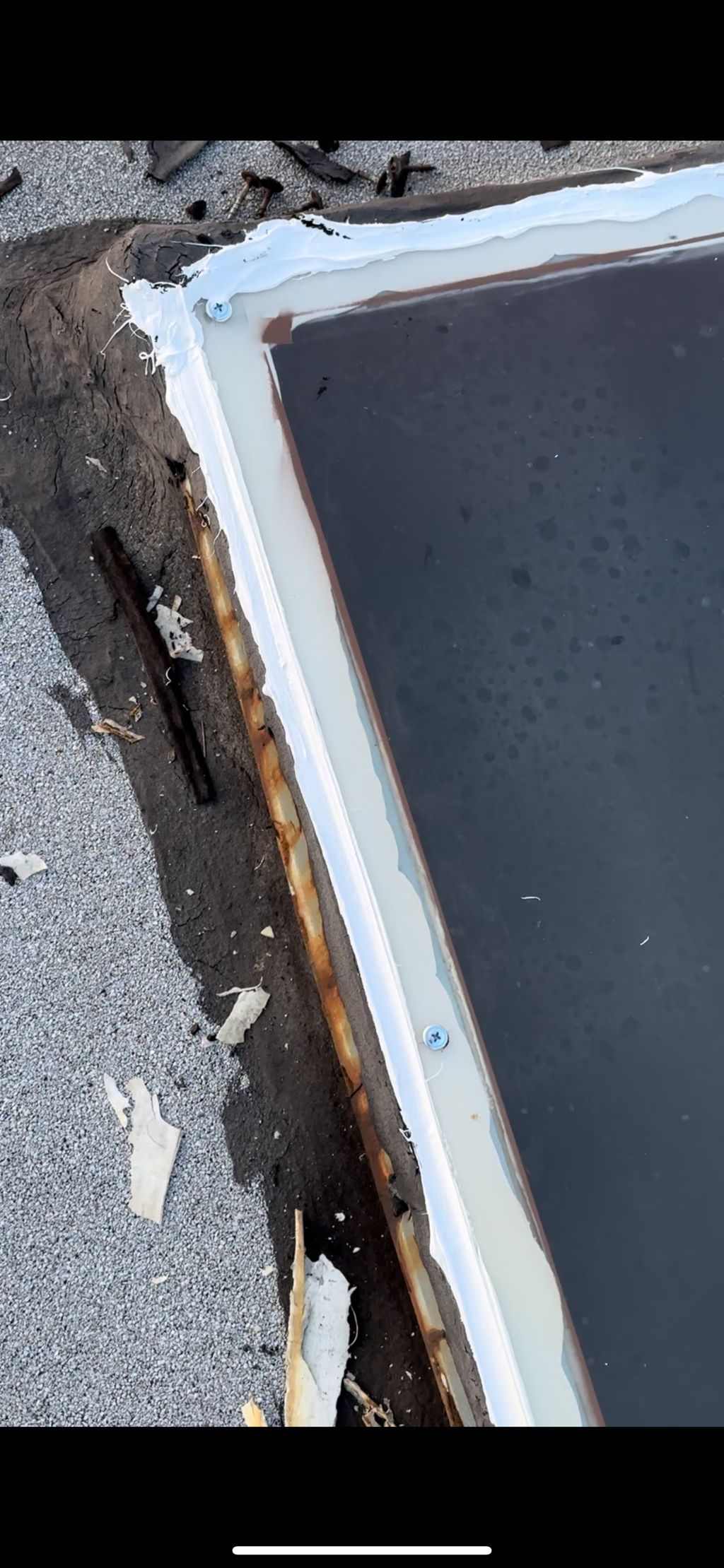Roof flashing repair with sealant